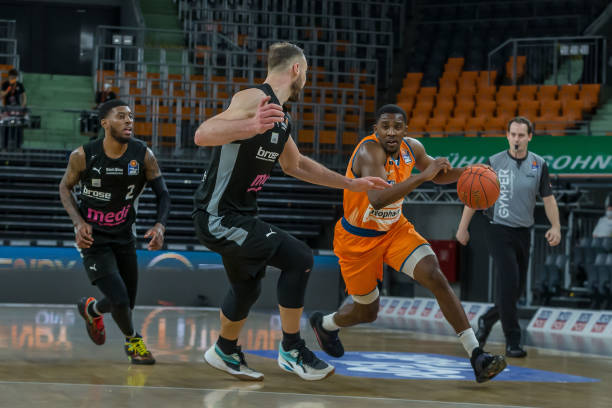 表现和全队 表现和全队